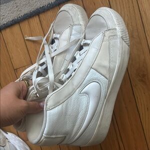 Nike White Low-Top Sneakers Classic Design